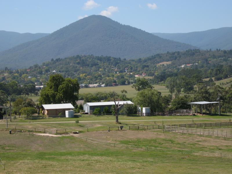 Healesville - Yarra Glen Road: View south-east towards town centre and Mt Riddell from Yarra Glen Rd west of Mount Vue Rd