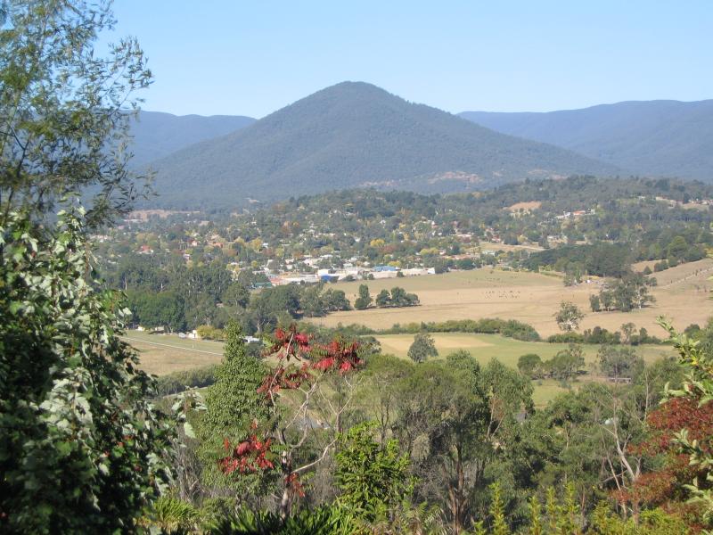 Healesville - Mt. Rael, Yarra Glen Road: View towards Healesville and Mt Riddell from peak