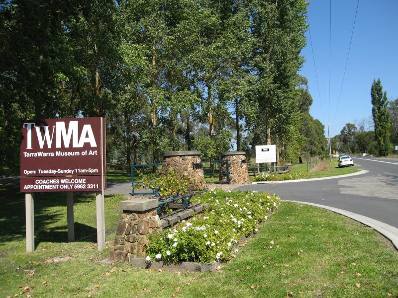 Healesville - TarraWarra Estate winery, Yarra Glen Road: Entrance to TarraWarra Estate