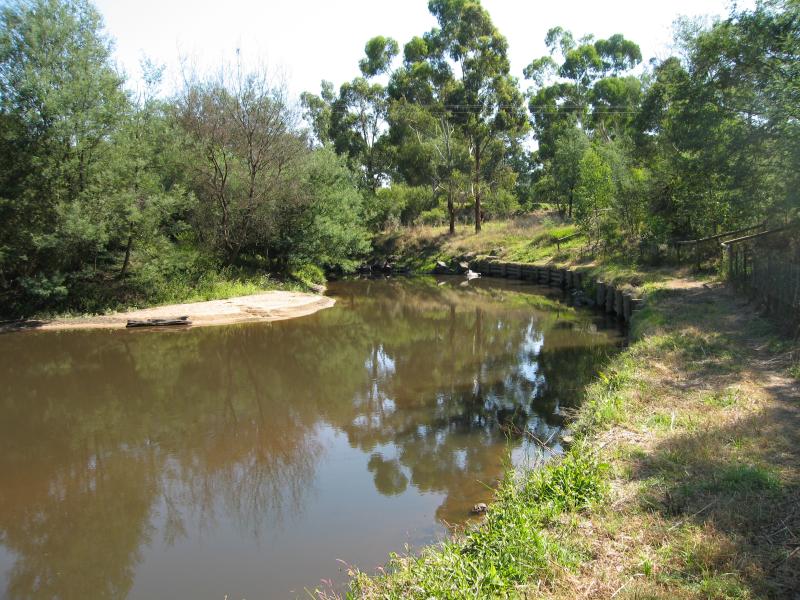 Healesville - Everard Park, Maroondah Highway at Yarra River: Yarra River through park
