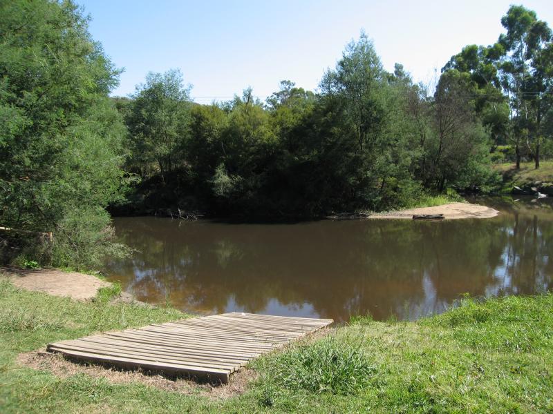 Healesville - Everard Park, Maroondah Highway at Yarra River: Canoe launching ramp