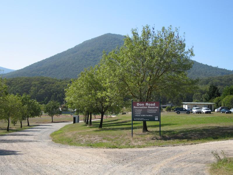 Healesville - Don Road Recreation Reserve: Entrance to reserve