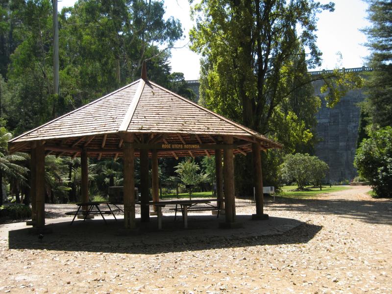 Healesville - Maroondah Reservoir: Rose Steps Rotunda