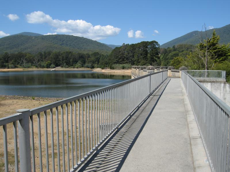 Healesville - Maroondah Reservoir: View south-east along walkway across spillway