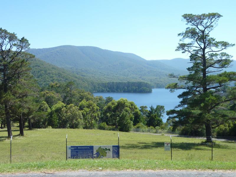Healesville - Selovers Scenic Lookout, Maroondah Highway: View towards Maroondah Reservoir
