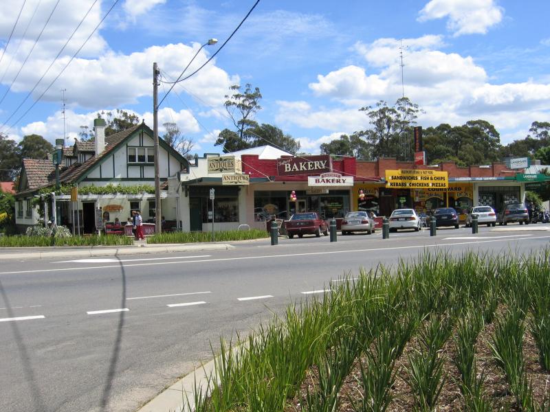 Heathcote - Shops and commercial centre, High Street: View west across High St at Barrack St