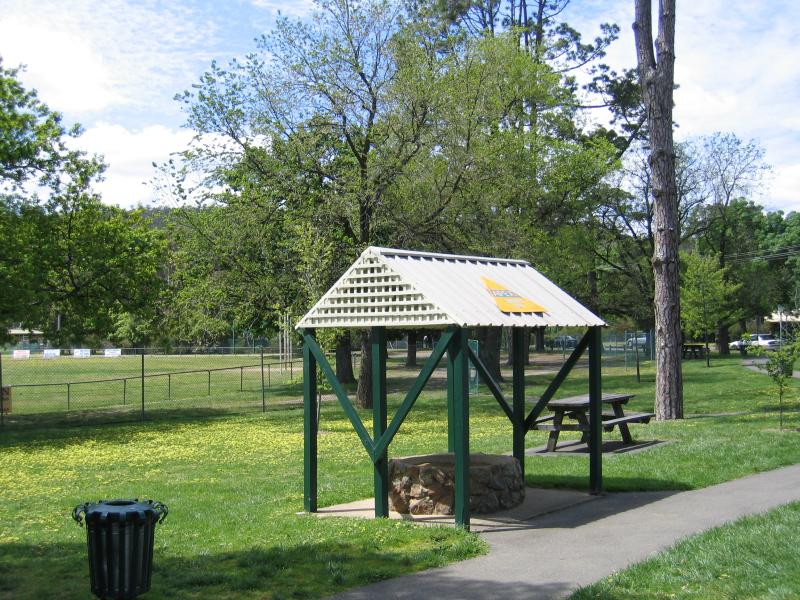 Heathcote - Barrack Reserve, High Street: Wishing well and oval