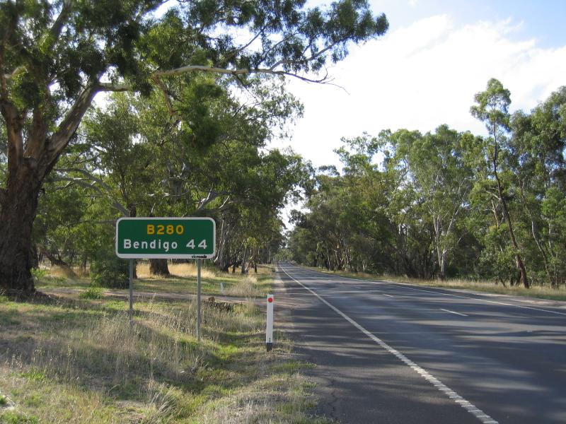 Heathcote - Around Heathcote: View north-west along McIvor Hwy, west of town centre