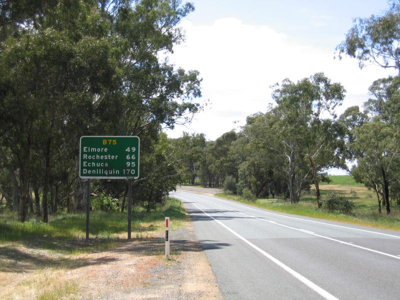 Heathcote - Around Heathcote: View north along Northern Hwy, north of town centre