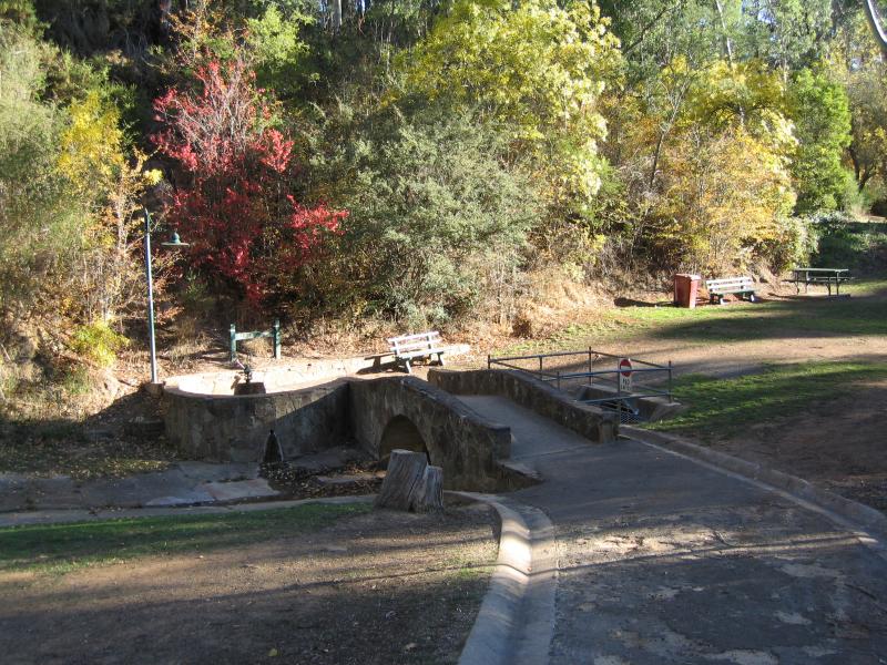 Hepburn Springs - Mineral Springs Reserve: Sulphur spring