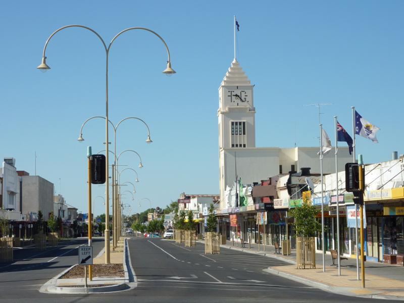 Horsham - Shops and commercial Centre, Firebrace Street and adjoining streets: View south along Firebrace St at Baillie St