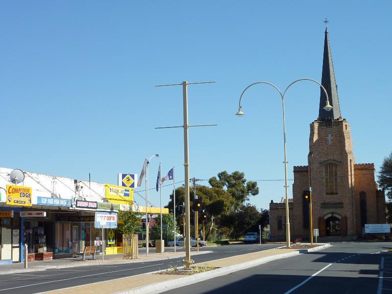 Horsham - Shops and commercial Centre, Firebrace Street and adjoining streets: View north along Firebrace St towards Baillie St