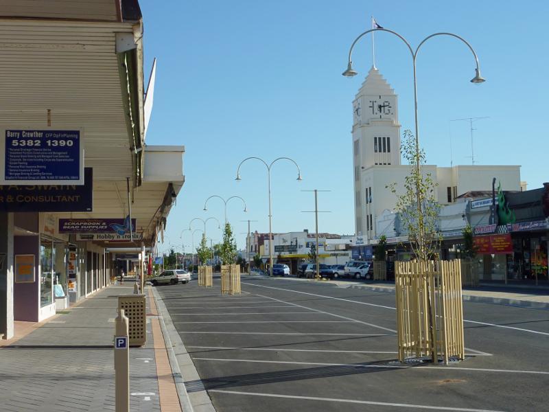 Horsham - Shops and commercial Centre, Firebrace Street and adjoining streets: View south along Firebrace St towards McLachlan St