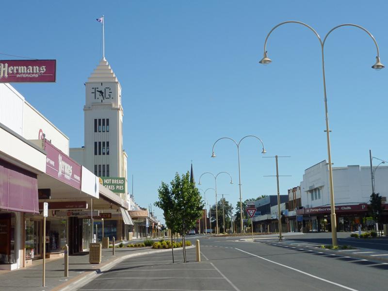 Horsham - Shops and commercial Centre, Firebrace Street and adjoining streets: View north along Firebrace St towards McLachlan St