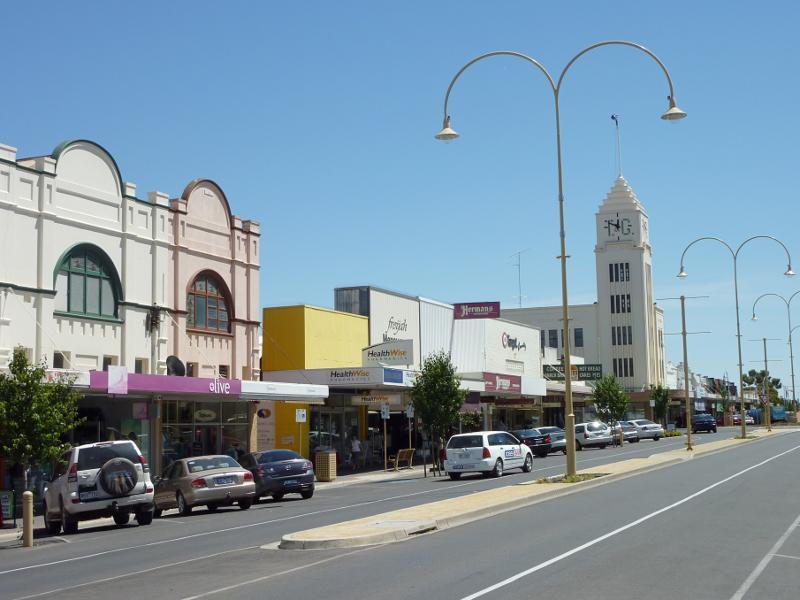 Horsham - Shops and commercial Centre, Firebrace Street and adjoining streets: View north along Firebrace St towards McLachlan St