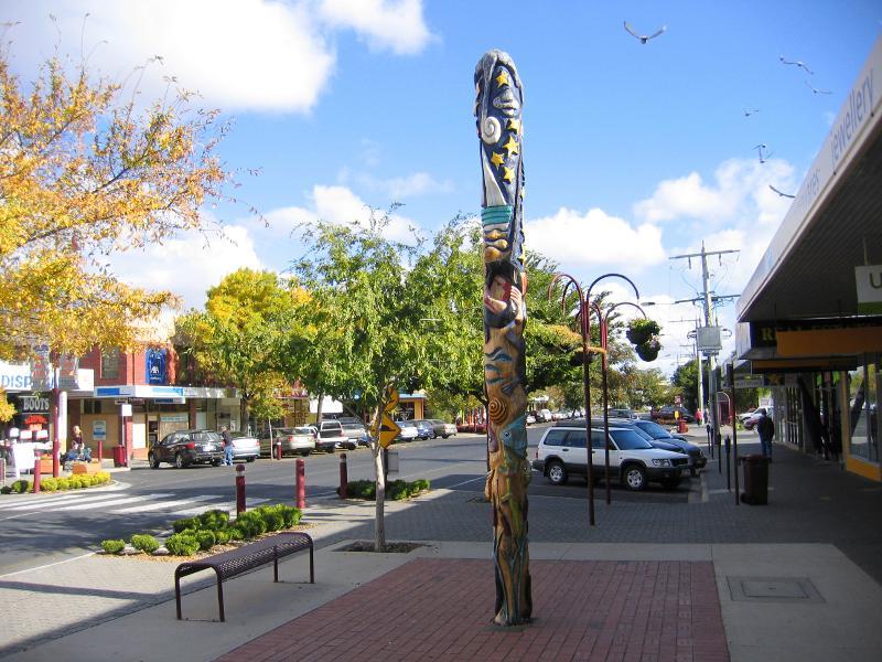 Horsham - Shops and commercial Centre, Firebrace Street and adjoining streets: View west along Roberts Av between Firebrace St and Darlot St