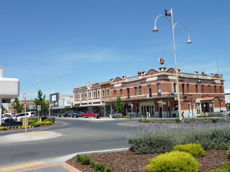 Horsham - Shops and commercial Centre, Firebrace Street and adjoining streets: View south along Firebrace St at Pynsent St