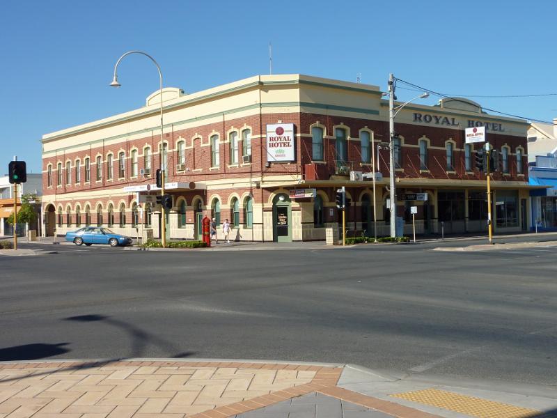 Horsham - Shops and commercial Centre, Firebrace Street and adjoining streets: Royal Hotel, corner Firebrace St and Wilson St