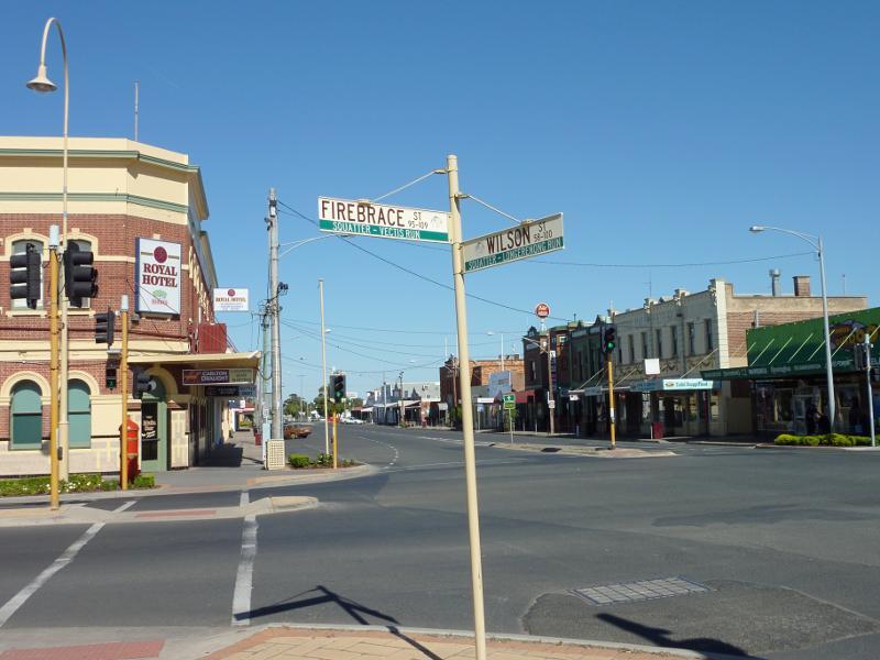 Horsham - Shops and commercial Centre, Firebrace Street and adjoining streets - View west along Wilson St at Firebrace St