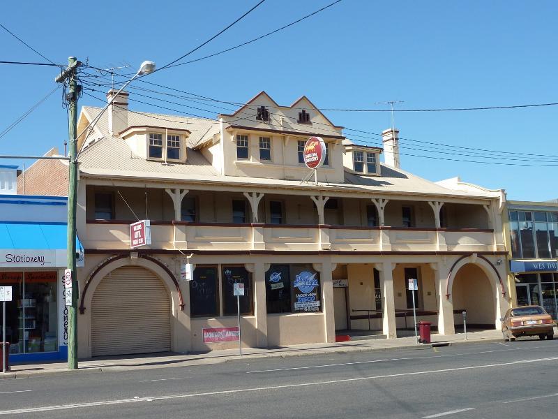 Horsham - Shops and commercial Centre, Firebrace Street and adjoining streets: Wilsons Hotel, south side of Wilson St, west of Firebrace St
