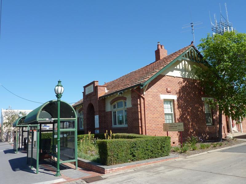 Horsham - Around Horsham: Old police station, Roberts Av between Urquhhart St and Firebrace St