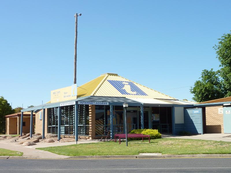Horsham - Around Horsham: Visitor Information Centre, corner O'Callaghans Pde and Baker St