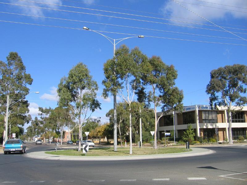 Horsham - Urquhhart Street: View south along Urquhhart St at McLachlan St