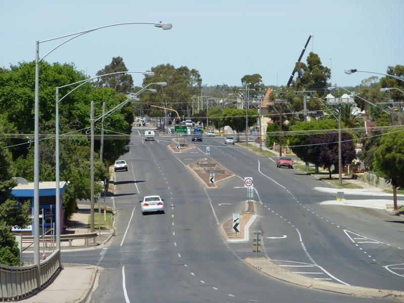 Horsham - Urquhhart Street: View south along Urquhhart St from bridge over railway