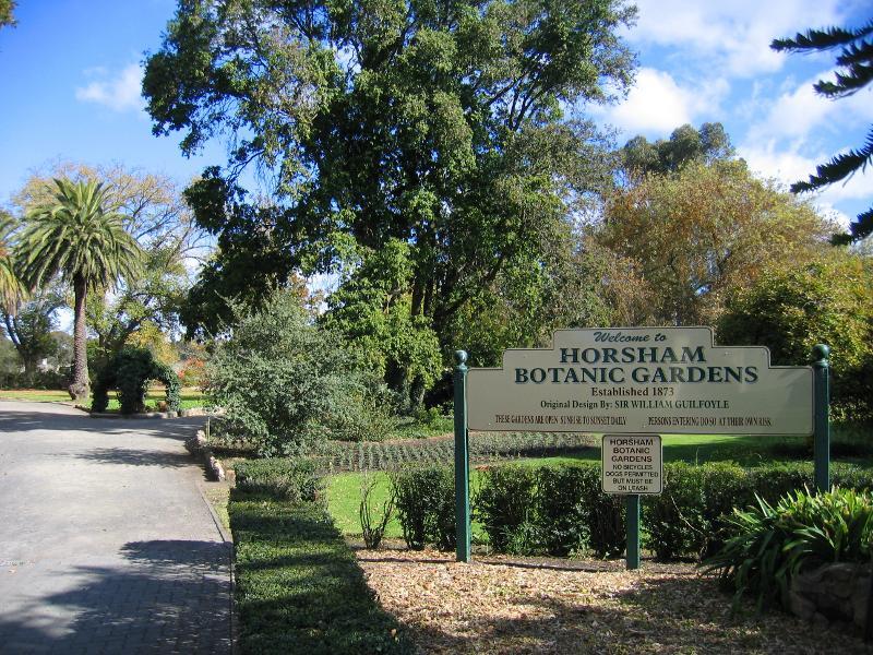 Horsham - Horsham Botanic Gardens: Inside main entrance