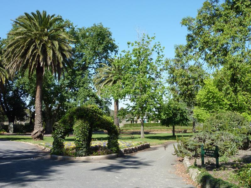 Horsham - Horsham Botanic Gardens: Crown Bed