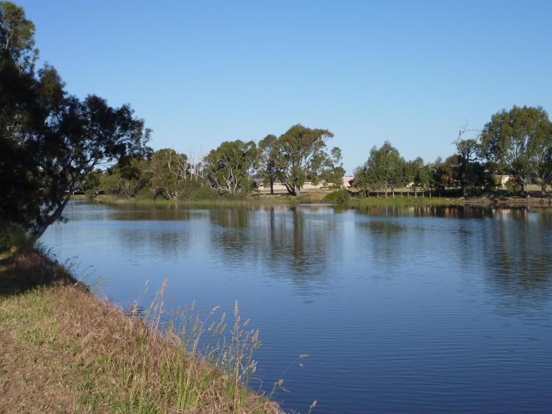Horsham - Wimmera River at southern end of Eastgate Drive: View east along river