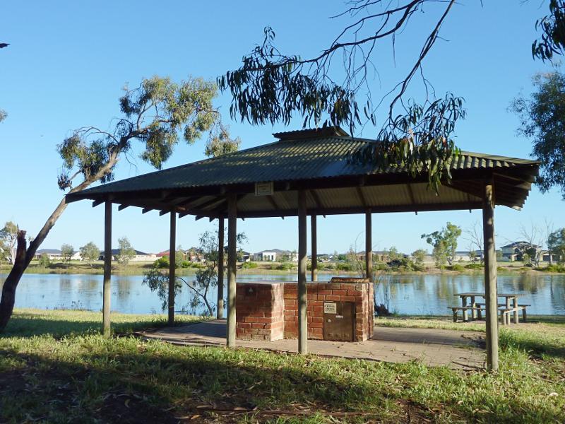 Horsham - Wimmera River at southern end of Eastgate Drive: BBQ shelter overlooking river
