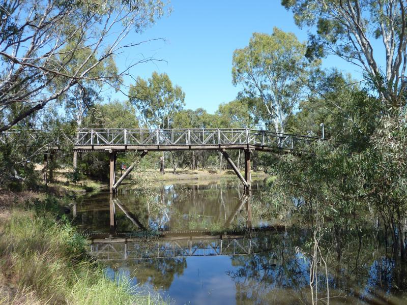 Horsham - Wimmera River at Apex Island: View west along river towards footbridge