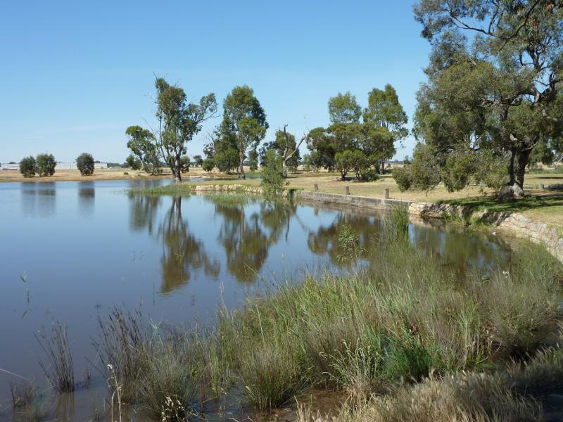 Horsham - Wimmera River at Boat Haven and River Park, Barnes Boulevard: Southerly view at western end of Boat Haven