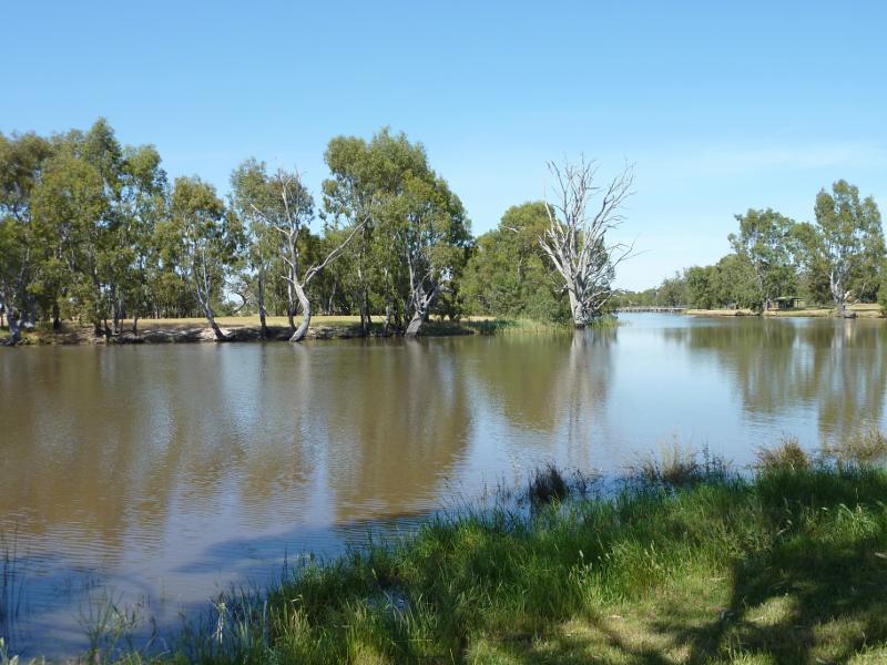 Horsham - Wimmera River at boat ramp at southern end of Drummond Street - View south-west along river