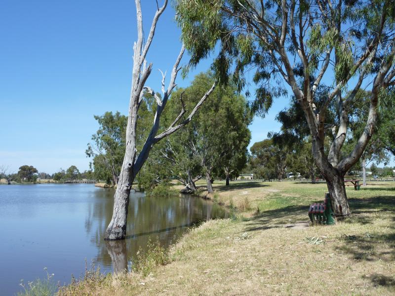 Horsham - Wimmera River at boat ramp at southern end of Drummond Street: View south-west along river