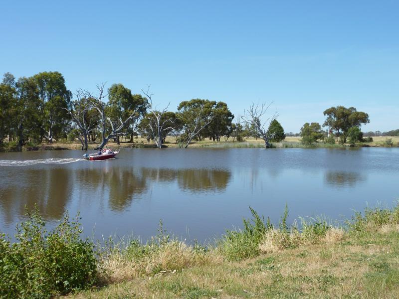 Horsham - Wimmera River at Weir Park, east side of weir: View across river