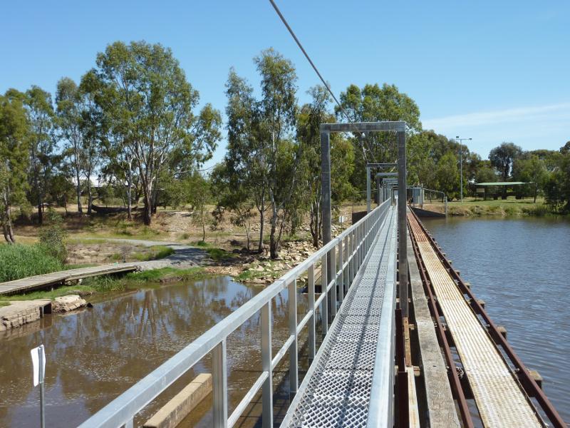 Horsham - Wimmera River on west wide of weir and at wetlands: View north along weir