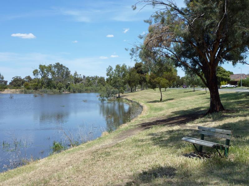 Horsham - Wimmera River along Menadue Street: View south-west along river opposite Rennison St