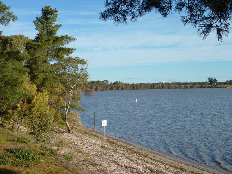 Horsham - Northern side of Green Lake, Western Highway, south-east of Horsham: South-easterly view along lake from picnic area