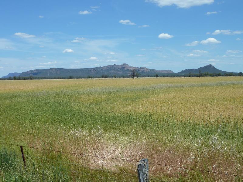 Horsham - Views from Wal Wal Road and Fishers Road near Taylors Lake: View south towards Grampians, Western Hwy near Wal Wal Rd