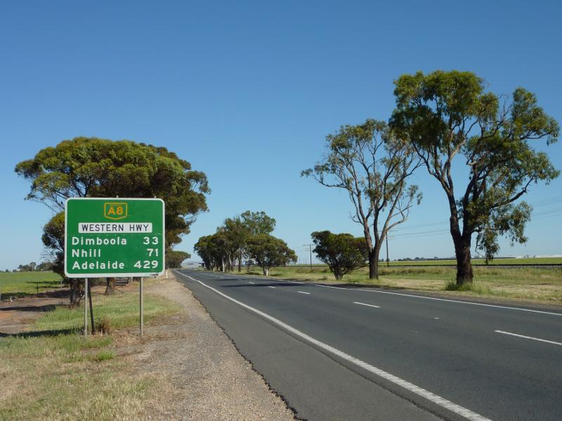 Horsham - Western Highway north-west of Horsham: View north-west along Western Hwy just outside of the town