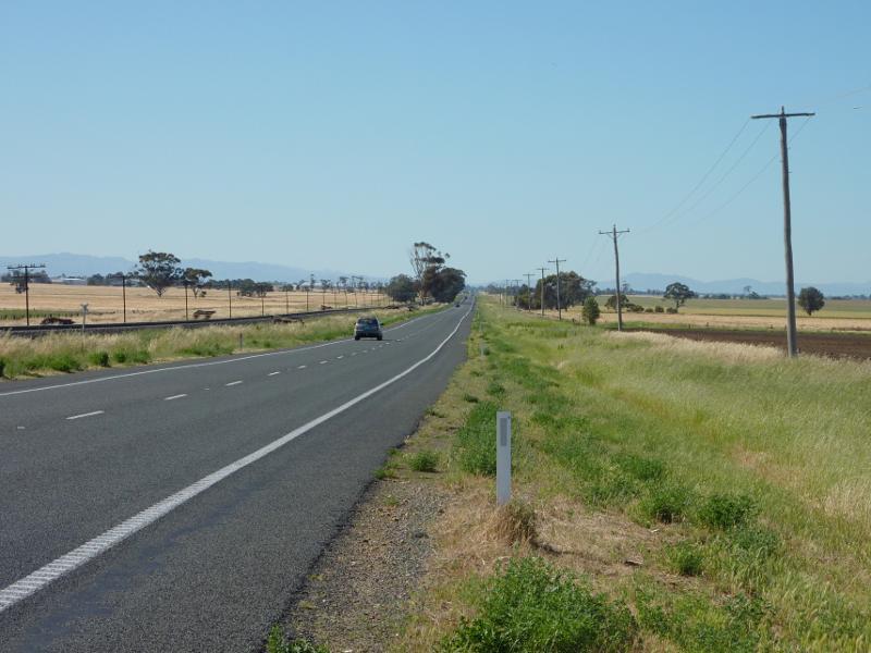 Horsham - Western Highway north-west of Horsham: View south-east along Western Hwy near Pelchan Rd, Dahlen
