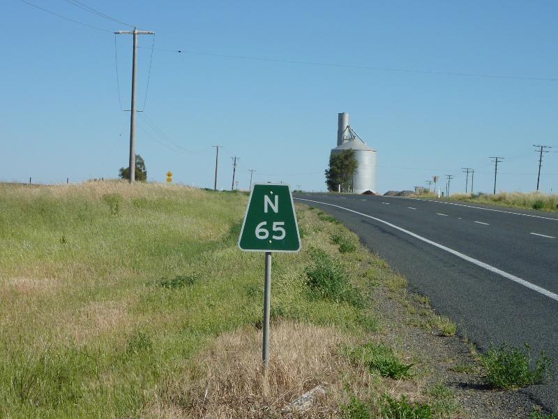 Horsham - Western Highway north-west of Horsham: View north-west along Western Hwy near Pelchan Rd, Dahlen