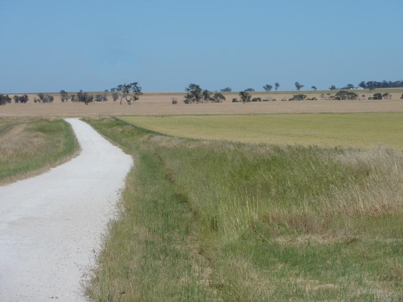 Horsham - Western Highway north-west of Horsham: View west along Bartletts Rd, Pimpinio