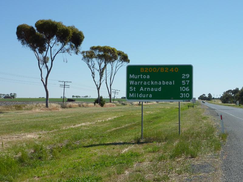 Horsham - Henty Highway north-west of Horsham: View north-east along Henty Hwy at Rasmussen Rd