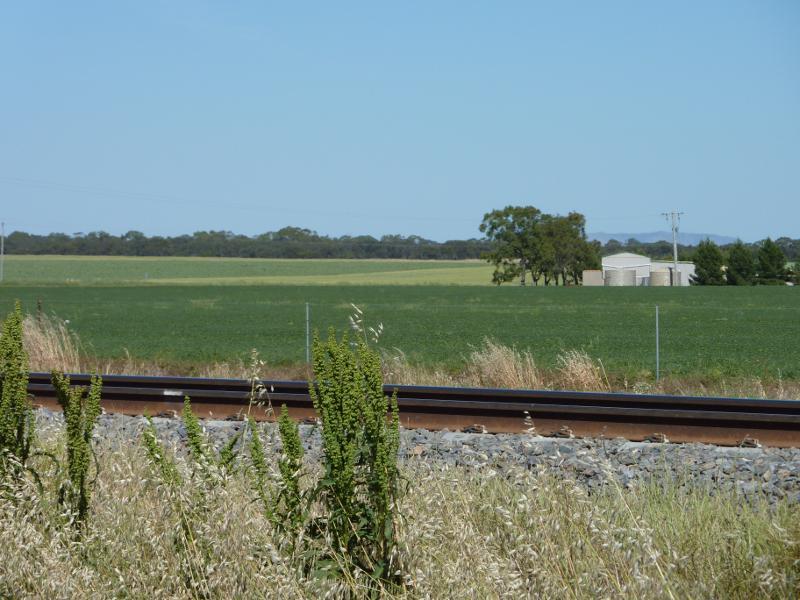 Horsham - Henty Highway north-west of Horsham: North-west view across railway line, 1 km north of Rasmussen Rd