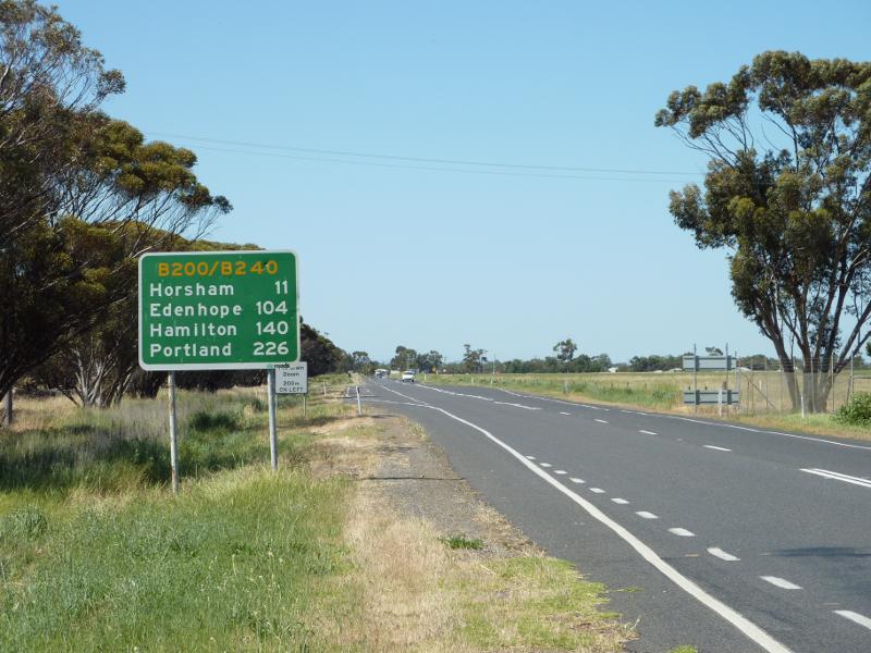 Horsham - Henty Highway north-west of Horsham: View south along Henty Hwy, south of Wimmera Hwy