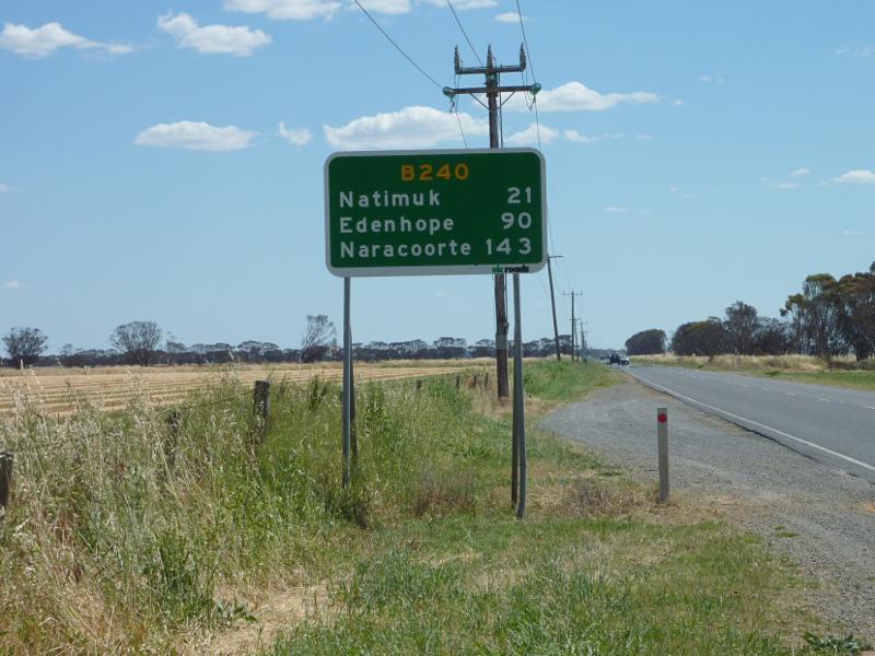 Horsham - Wimmera Highway west of Horsham: View south-west along Wimmera Hwy, west of Curran Rd