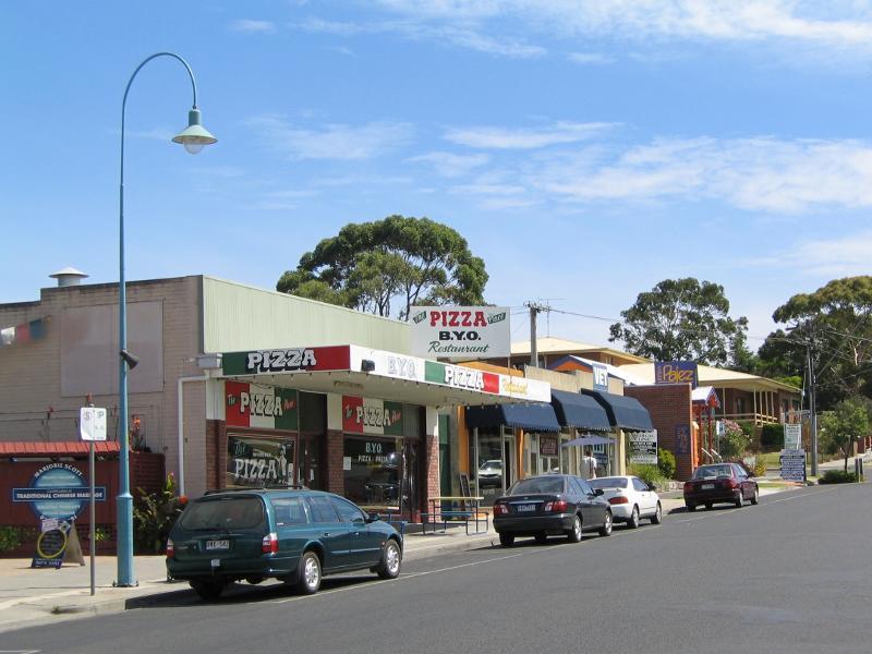 Inverloch - Shops and commercial centre, A'Beckett Street and Williams Street: View west along A'Beckett St towards Alma St